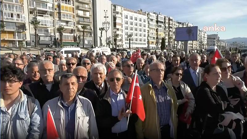 Emekli astsubaylardan İzmir'de hareket: Mevcut hükümet bizleri nasıl görmezden geldi, bizler de sandıkta onları görmeyeceğiz