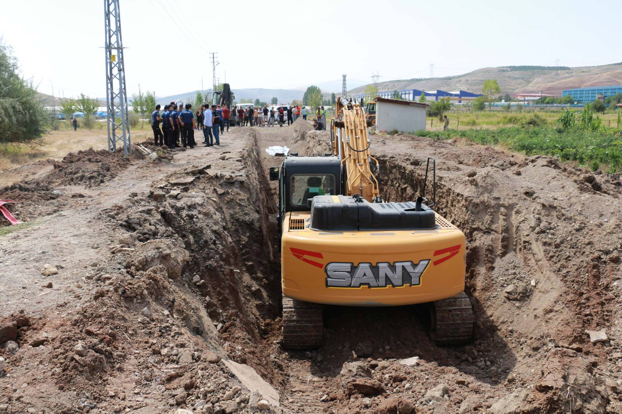 Çankırı'da iş cinayeti: Toprak altında kalan personel hayatını kaybetti!