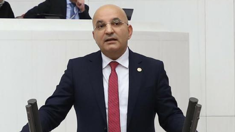 CHP'li Uzman Polat, 'Bugün beni maksat göstermişsiniz' dedi, AKP Sözcüsü Ömer Çelik'e görüntü ile yanıt verdi