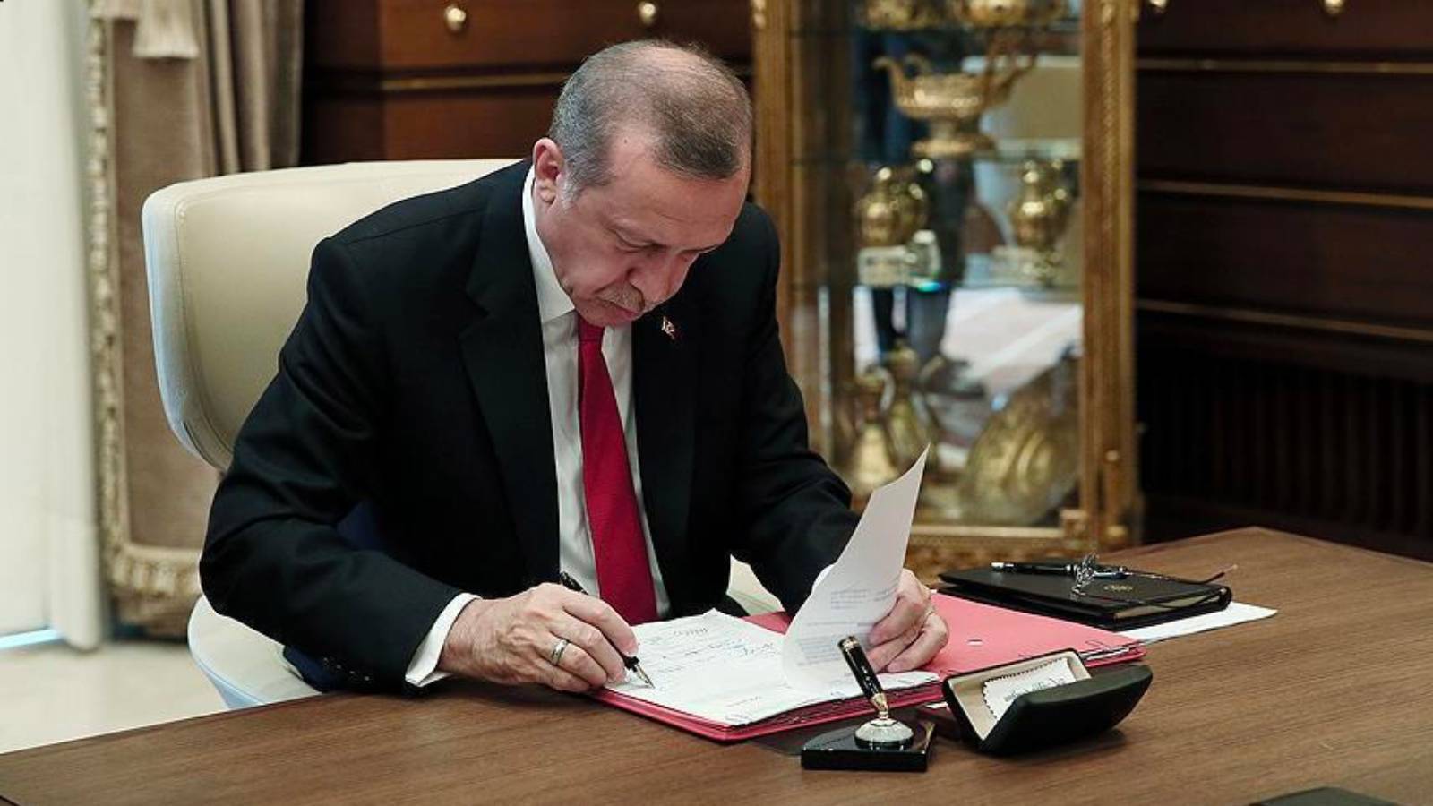 Erdoğan'dan "acele kamulaştırma" ve "hassas alan" kararları