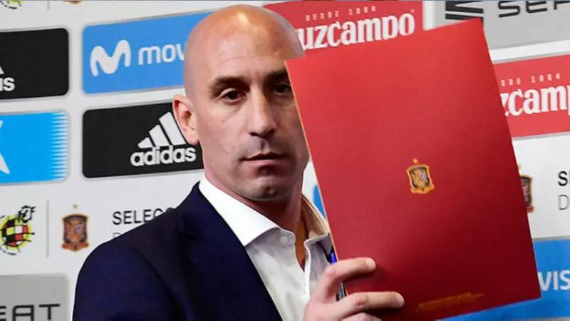 İspanya futbolunun bölgesel liderleri, Federasyon Lideri Luis Rubiales'in "hemen" istifasını istedi