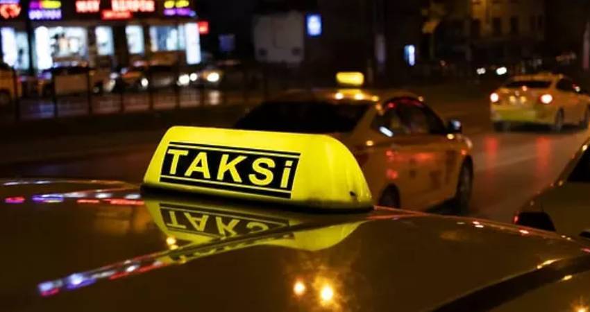 İstanbul'da yolcuları araçtan indiren taksiciye 4 bin 64 lira ceza kesildi