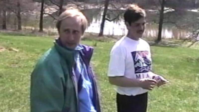 90'lar modasına o da uymuş: Putin'in 1990'larda çekilmiş uzun saçlı ve spor kıyafetli videosu ortaya çıktı