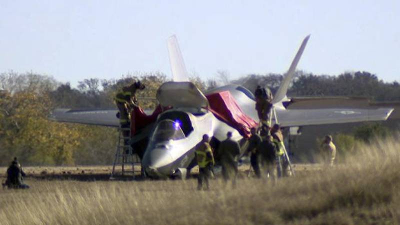 ABD'deki F-35 kazasının akabinde paraşütle yere inen pilotun 911 görüşmesinin kaydı ortaya çıktı