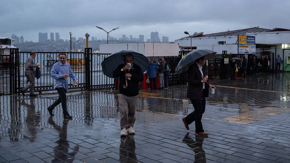 AKOM'dan İstanbul'a hafta sonu kuvvetli yağış uyarısı