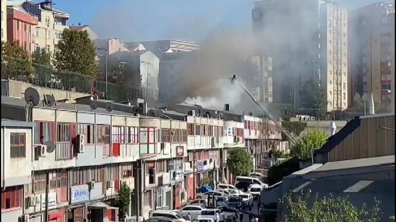 Bağcılar'da Matbaacılar Sitesi'nde yangın: 1 personel hayatını kaybetti