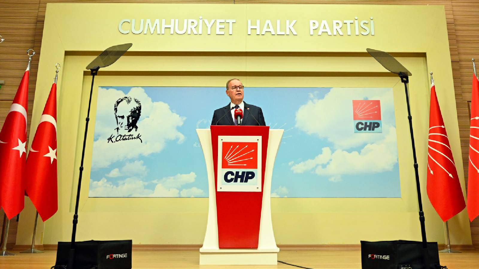CHP Sözcüsü Öztrak: Kurultay sürecinden yenilenerek, güçlenerek çıkacağız