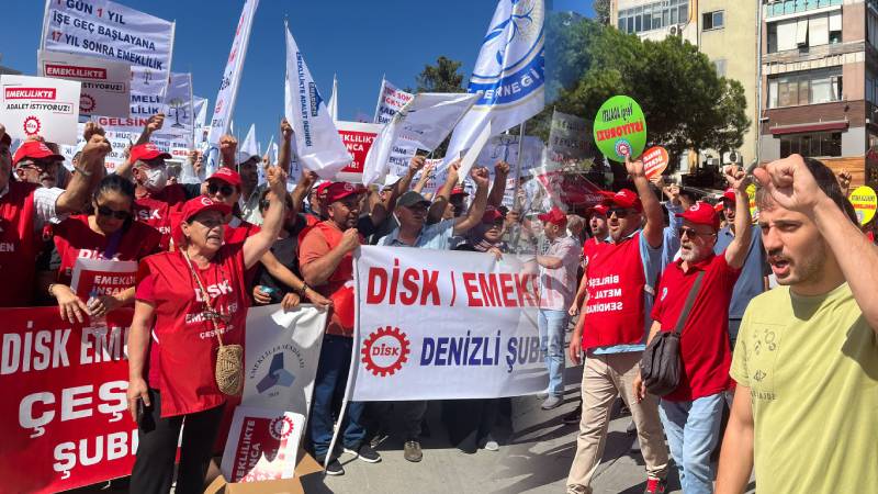 Emekliler İstanbul'da aksiyon yaptı: Adalet istiyoruz; insanca yaşamak hakkımız!