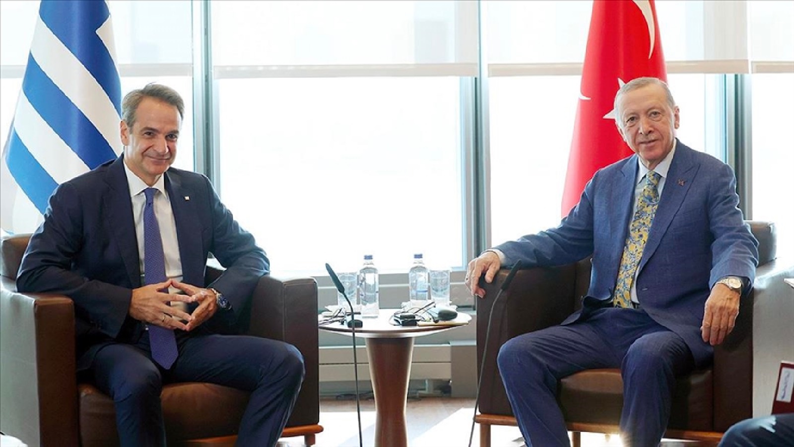 Erdoğan ile Miçotakis Türkevi’nde bir ortaya geldi