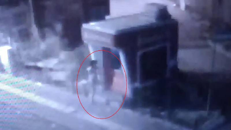 Erzurum'da bir kişi ATM'nin kilidini baltayla açmaya çalışırken yakalandı