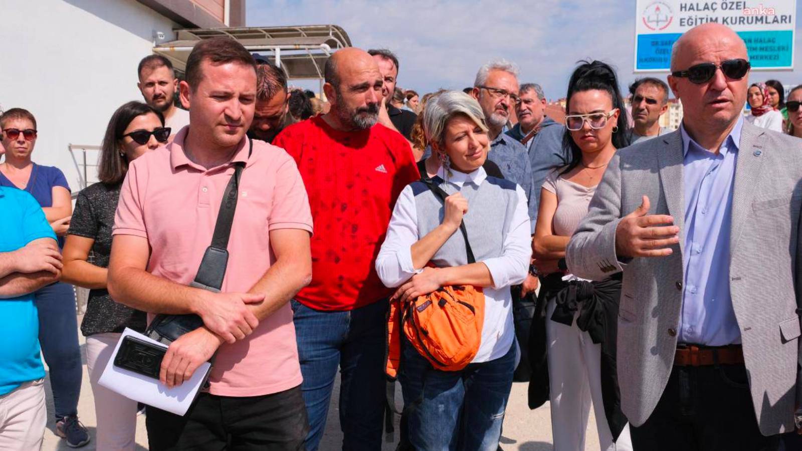 Eskişehir'de öğretmenlere yapılan bıçaklı taarruza sendikalardan reaksiyon: Kaygımız önlük değil, iade-i prestij