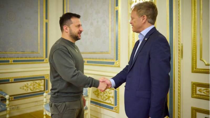 İngiltere Savunma Bakanı Grant Shapps, Kiev'de Ukrayna Devlet Lideri Zelenski ile görüştü