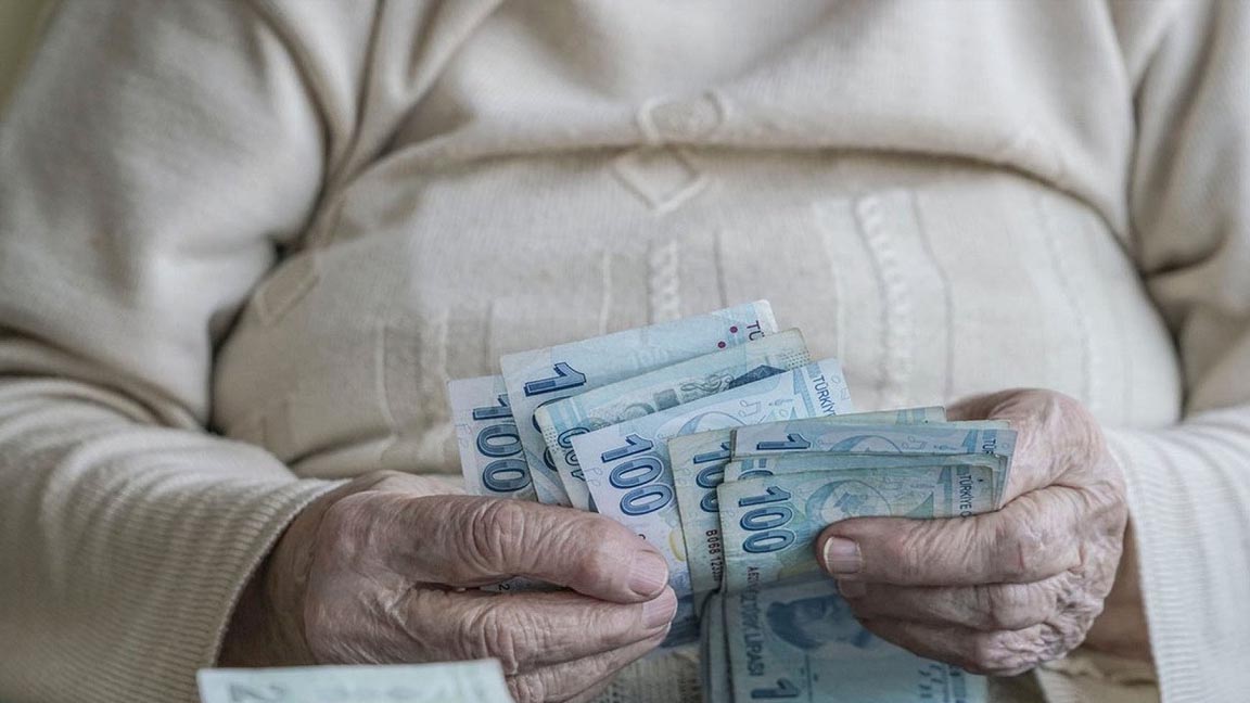 Karar muharriri Kahveci: Emeklilere maaş ismi altında eski yıllara nazaran 'yarım maaş' veriliyor