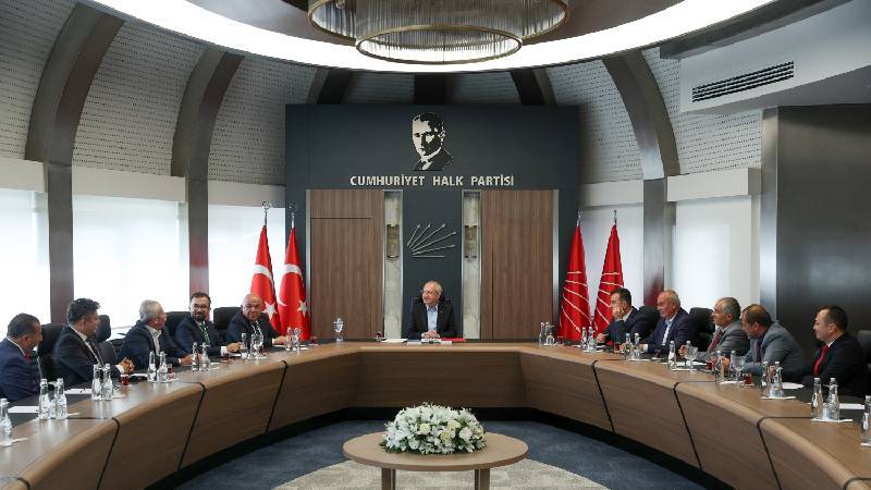 Kılıçdaroğlu, Antalya Vilayet Lideri Nuri Cengiz ve İlçe Liderlerini kabul etti