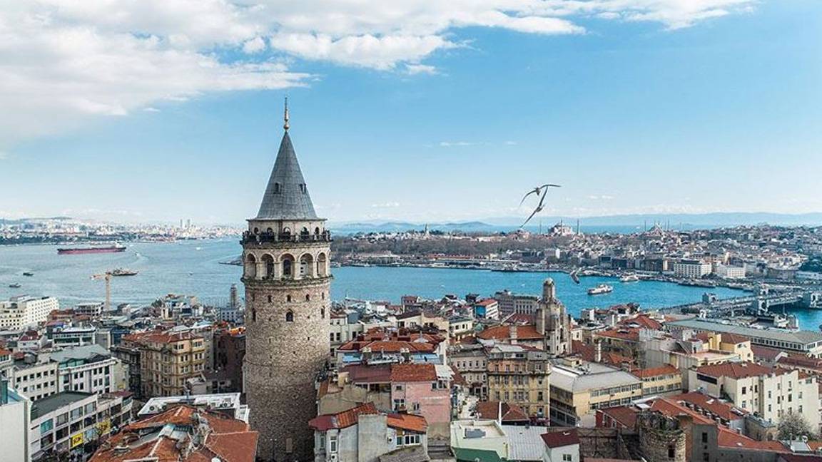 Kültür ve Turizm Bakanlığı: İstanbul'a yılın birinci 8 ayında gelen yabancı turist sayısı 11 milyonu aştı