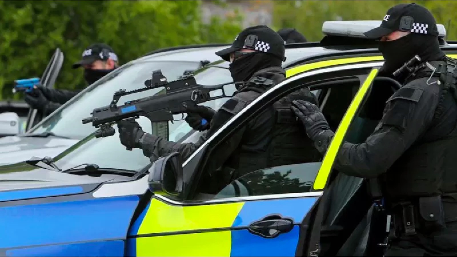 Londra'da bir polis hakkında cinayet suçlamasıyla dava açılmasına protesto: Onlarca silahlı polis misyondan çekildi