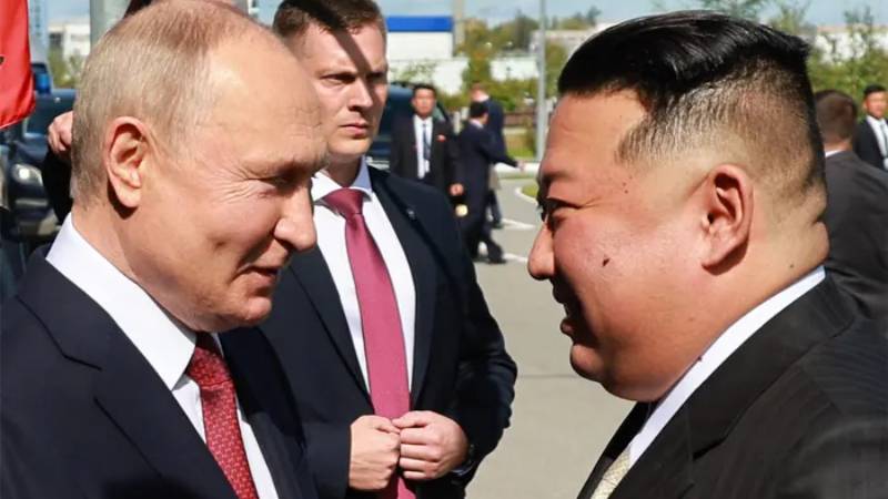 Rusya Devlet Lideri Putin ve Kuzey Kore başkanı Kim bir ortada; masada 'silahlar', 'uydular' var