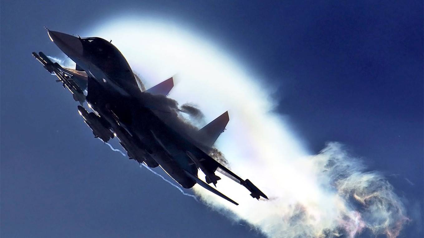 Rusya'da eğitim sırasında bombardıman uçağı düştü