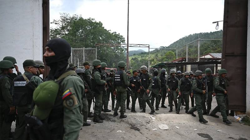 Venezuela yıllardır çetelerin denetimindeki hapishaneyi 11 bin askerle geri aldı!